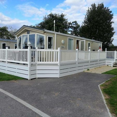 Caravan For Rent At Tattershall Holiday Park Exteriör bild