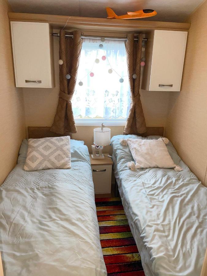 Caravan For Rent At Tattershall Holiday Park Exteriör bild