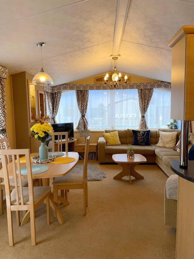 Caravan For Rent At Tattershall Holiday Park Exteriör bild
