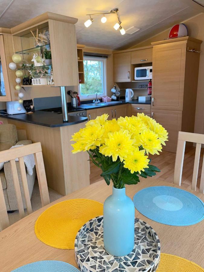 Caravan For Rent At Tattershall Holiday Park Exteriör bild