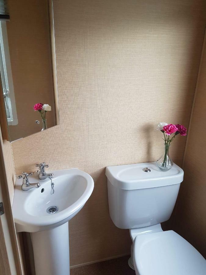 Caravan For Rent At Tattershall Holiday Park Exteriör bild