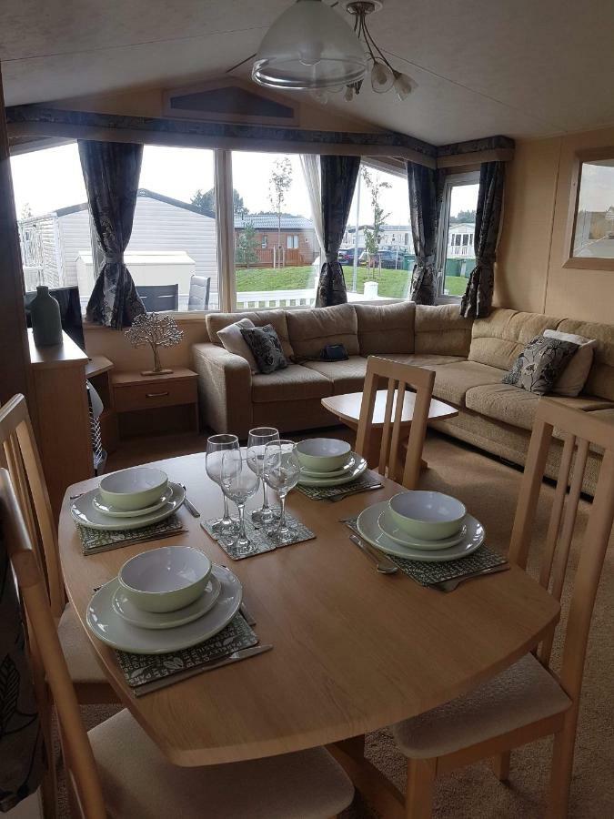 Caravan For Rent At Tattershall Holiday Park Exteriör bild