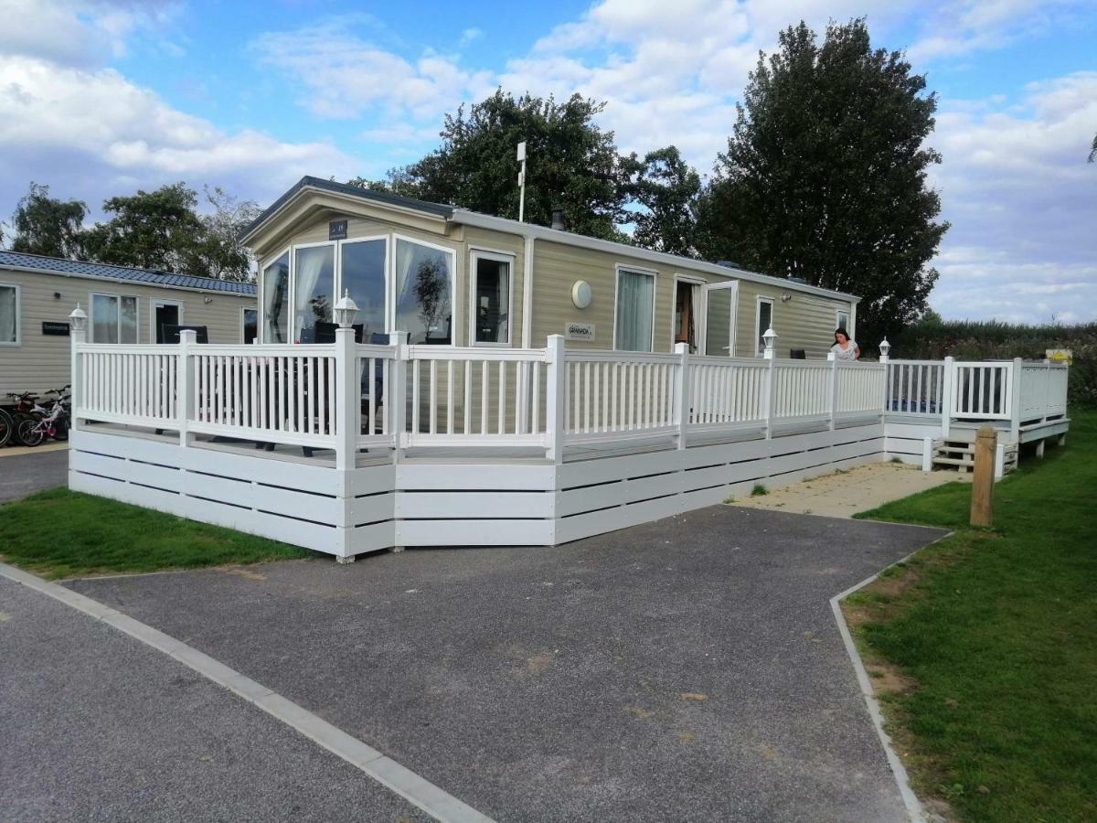 Caravan For Rent At Tattershall Holiday Park Exteriör bild