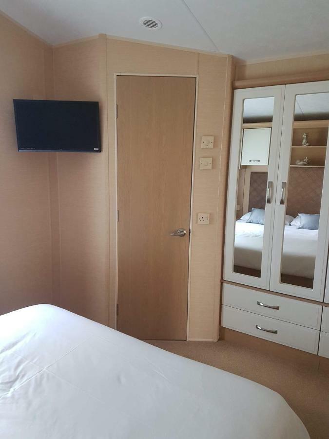 Caravan For Rent At Tattershall Holiday Park Exteriör bild