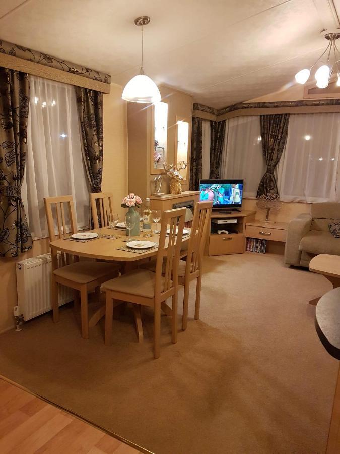 Caravan For Rent At Tattershall Holiday Park Exteriör bild